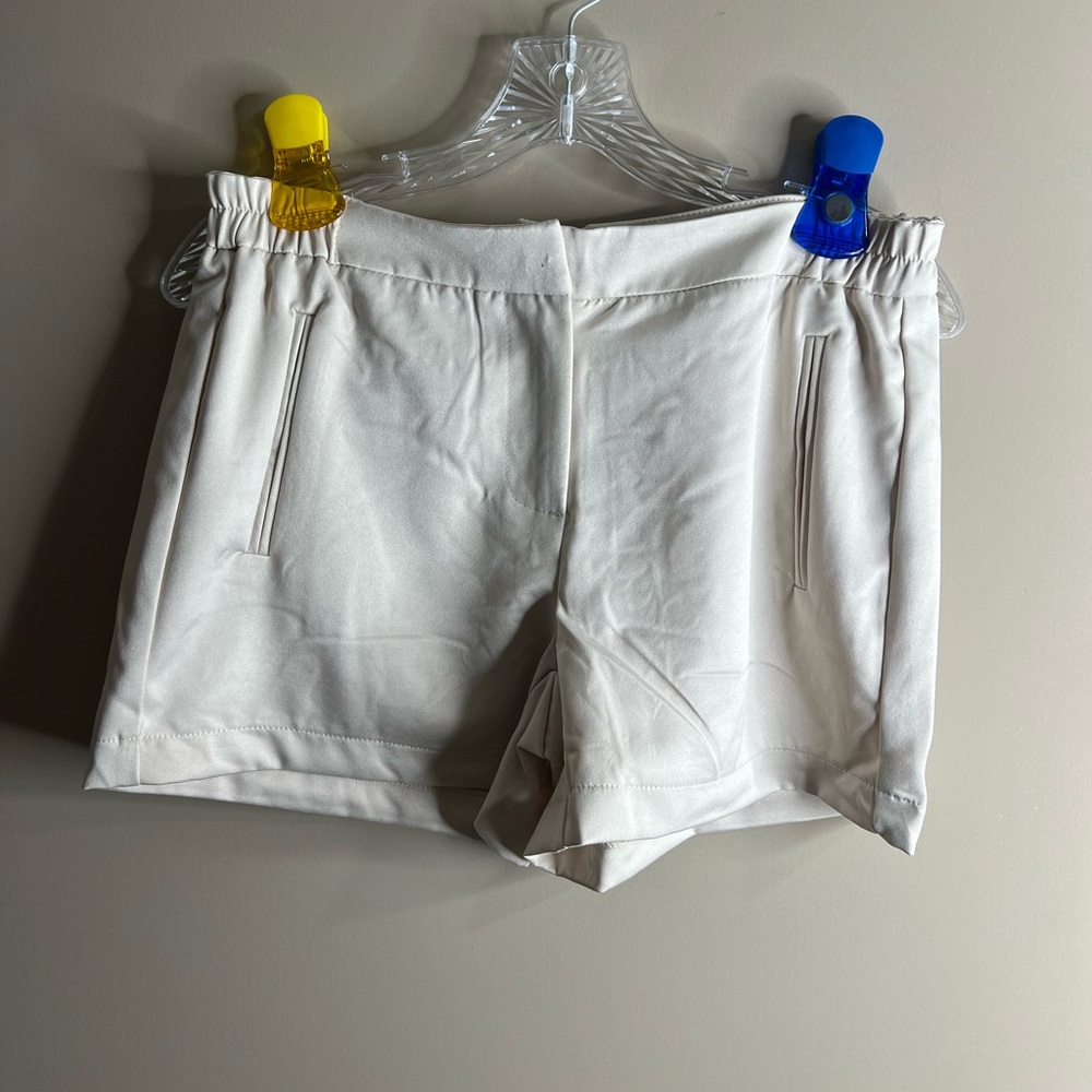 Christy & Co beige shorts large